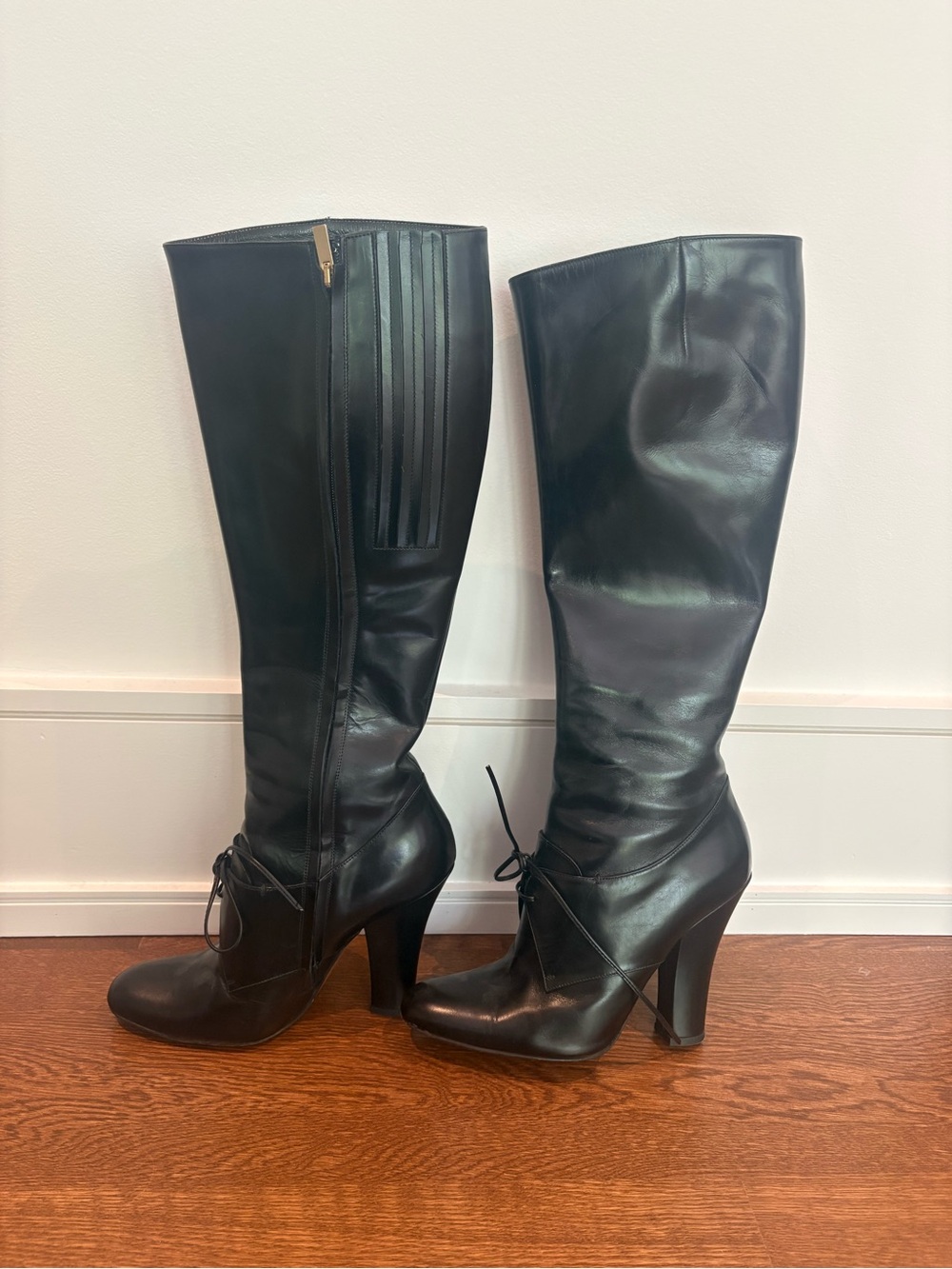 Yves Saint Laurent heeled boots